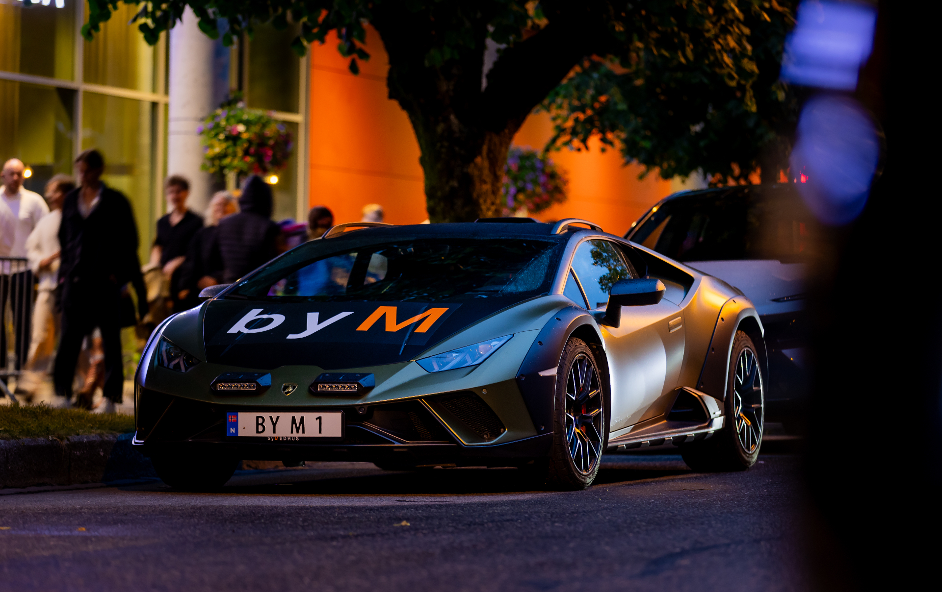byM
