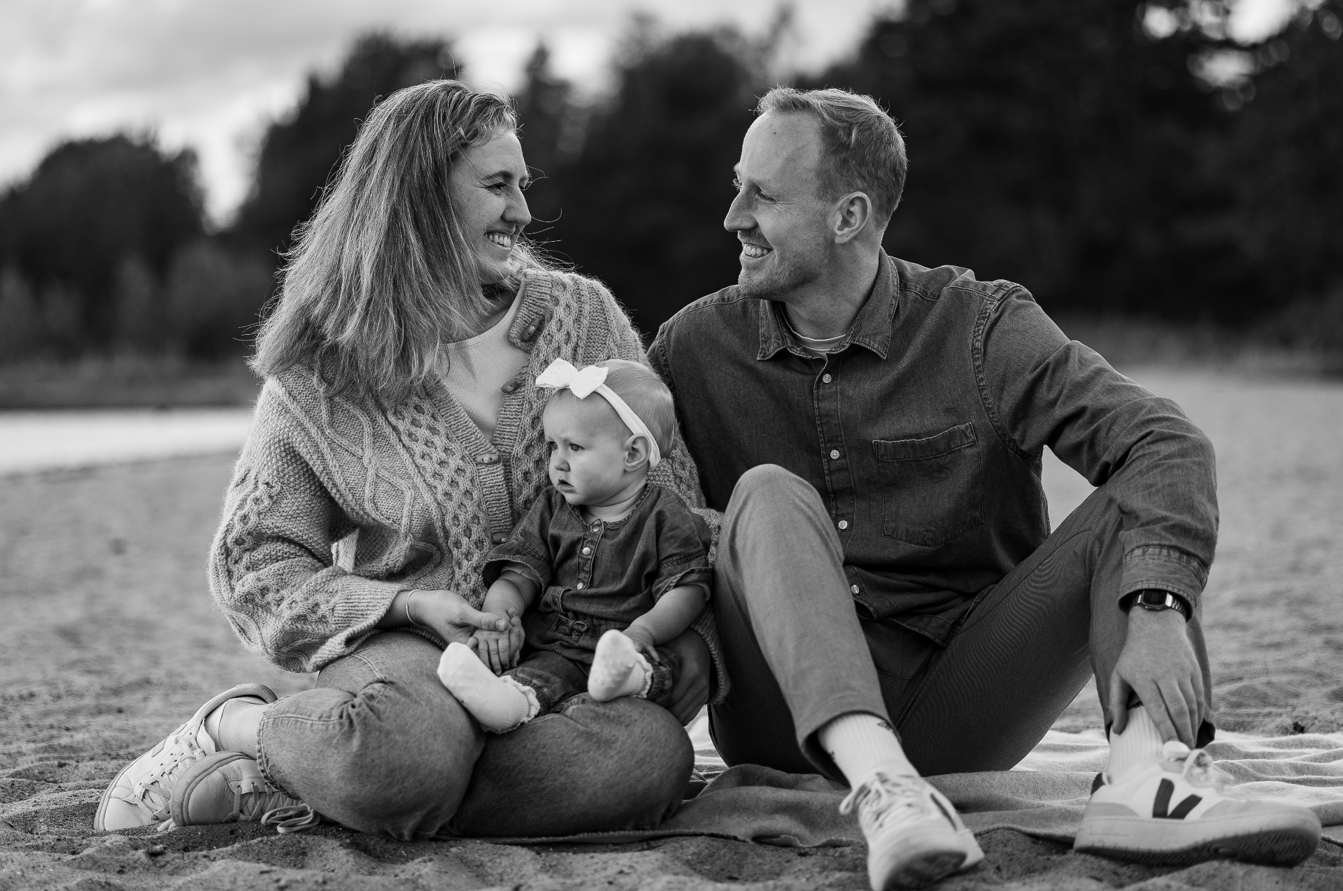 På stranden