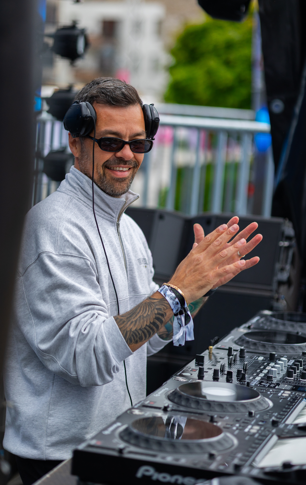 DJ